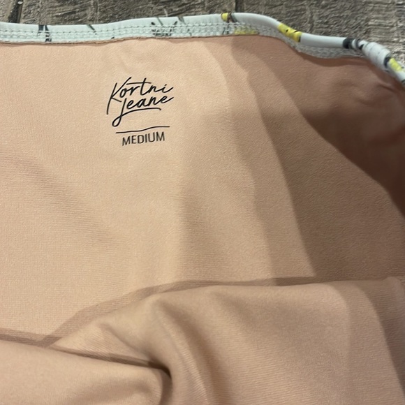 Kortni Jeane Floral swim bottoms - Picture 2 of 2